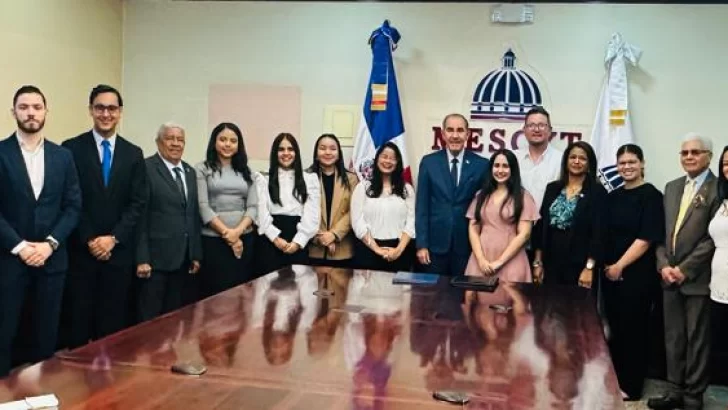 República Dominicana envía 10 jóvenes meritorios a estudiar maestrías y doctorados a los Estados Unidos