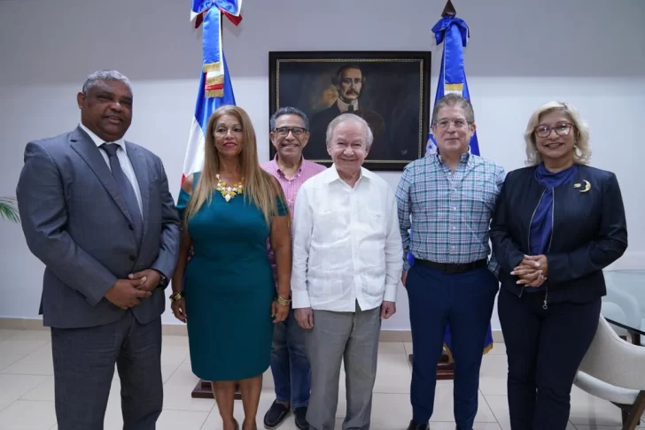 RTVD transmitirá este miércoles 19 los Premios Micrófono de Oro 2023 desde el Teatro Nacional