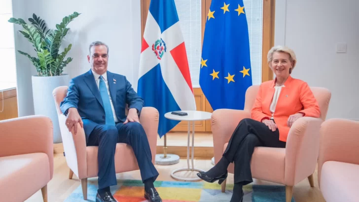 Abinader se reúne en Bruselas con la presidenta de la Comisión Europea