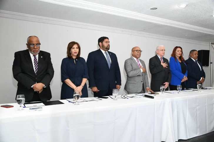 Organizaciones dominicanas de la Florida presentan propuesta a diputados de RD