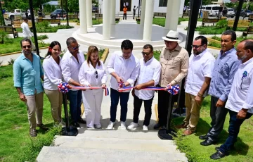 Ministro de Turismo inaugura construcción Parque Central en el Pinar de San José de Ocoa