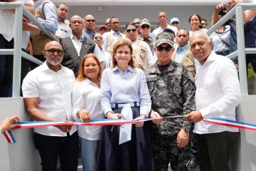 Los Tres Brazos con centro tecnológico, destacamento policial y cancha de baloncesto y voleibol