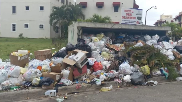 Residentes de Pantoja se quejan por basura acumulada