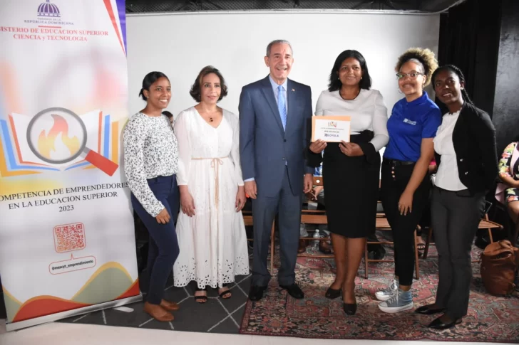 Mescyt entrega premios de la competencia de emprendedores