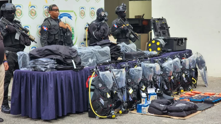 Unidades tácticas de la DNCD reciben equipos para combatir narcotráfico
