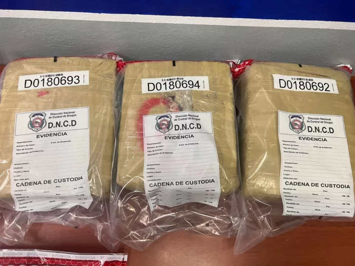 DNCD desmantela centro de distribución de drogas en Santiago y arrestan a 3 personas