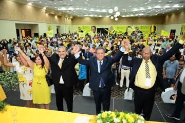 Leonel Fernández es proclamado candidato presidencial del partido de Wessin