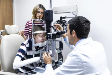Menor casi ciego recupera la vista con pionera terapia génica ocular en Miami Menor casi ciego recupera la vista con pionera terapia génica ocular en Miami
