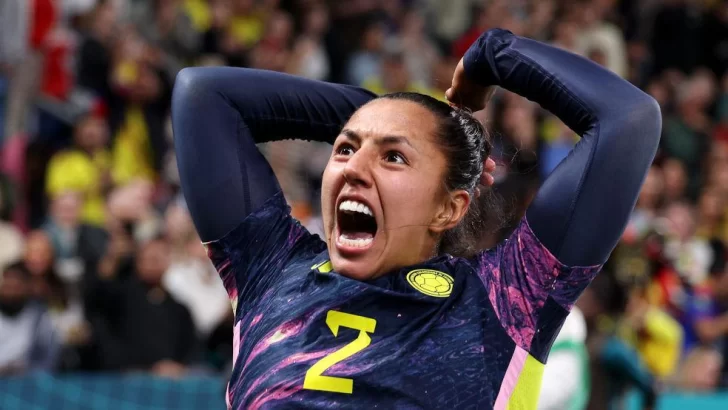 Colombia vence 2-1 a la favorita Alemania con un gol en la recta final de un partido para la historia de los mundiales de fútbol