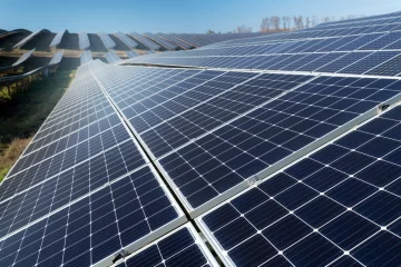 beautiful-alternative-energy-plant-with-solar-panels-728x485