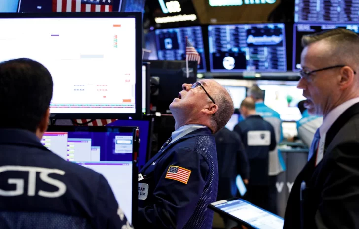 Wall Street cierra en alza este lunes