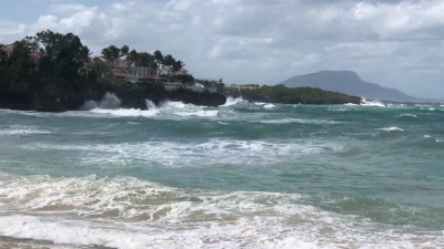 Indomet recomienda a operadores de embarcaciones permanecer en puerto por olas anormales