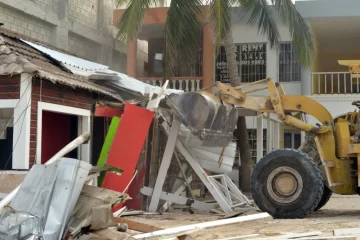 Recuperan espacios de Playa Bibijagua ocupados ilegalmente