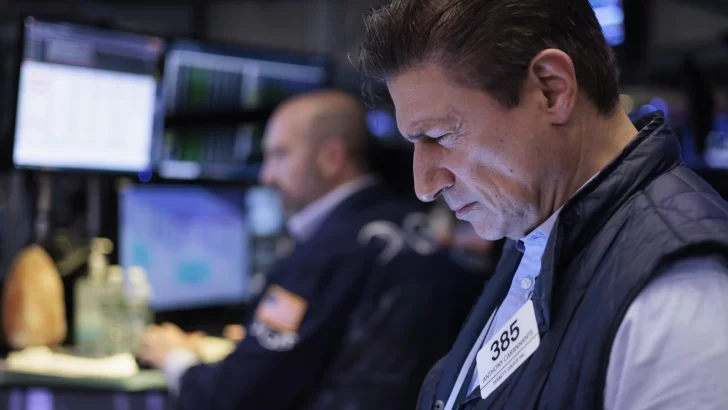 Wall Street cierra en rojo tras inicio verde eufórico