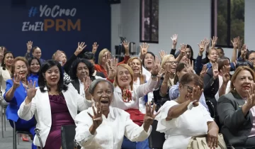 Frente de mujeres del PRM marcha en apoyo a reelección de Luis Abinader