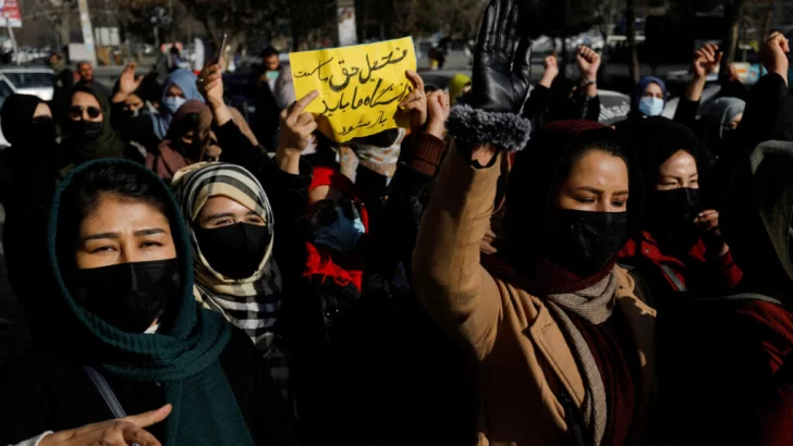 La “cruel” prohibición de los talibanes a las mujeres de acceder al parque nacional de Band-e-Amir