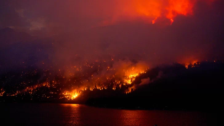 Incendios: 35 mil huyen en Canadá y 26 mil en España