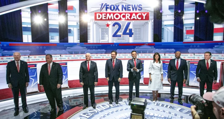 Trump pasa de refilón por el primer debate republicano