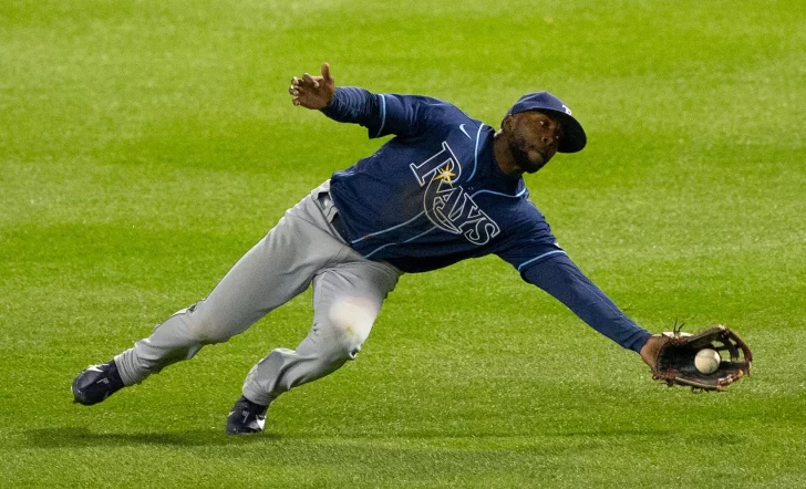 Paredes y Arozarena destrozan a Marlins en triunfo de Rays
