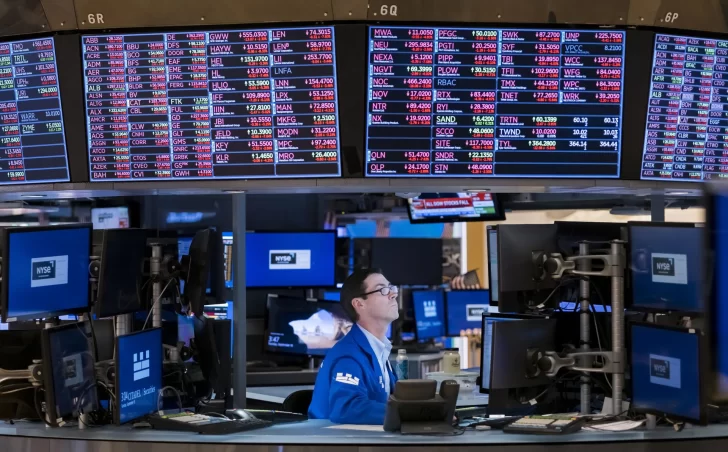 Wall Street abre en rojo y el Dow Jones baja un 0.39 %