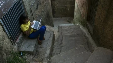 ‘Mano de obra barata’: los venezolanos y el auge de los microtrabajos digitales
