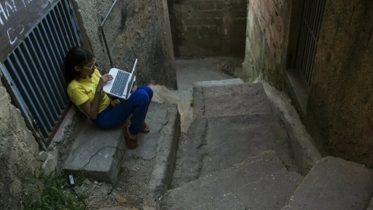 ‘Mano de obra barata’: los venezolanos y el auge de los microtrabajos digitales