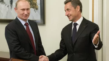 Sarkozy, acusado de estar ‘comprado’ por Rusia tras defender un ‘compromiso’ con Moscú