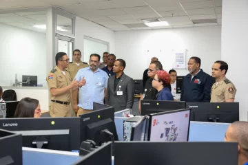 Delegación de Guyana destaca innovaciones tecnológicas y gestión operativa eficiente del 9-1-1