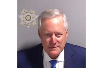 Mark Meadows, exjefe de gabinete de Trump, se entrega en una cárcel de Georgia