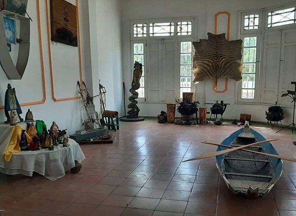 Exposicion-de-altares-de-religiones-populares-africanas-en-Cuba