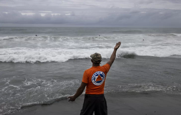 Prosigue la búsqueda de tres personas desaparecidas en playa de Puerto Plata