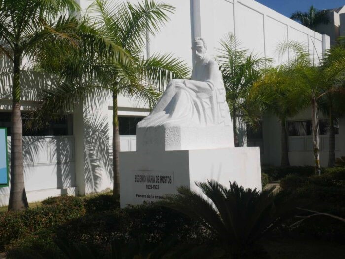 La-estatua-en-su-morada-actual-en-uno-de-los-jardines-interiores-del-Museo-de-Historia