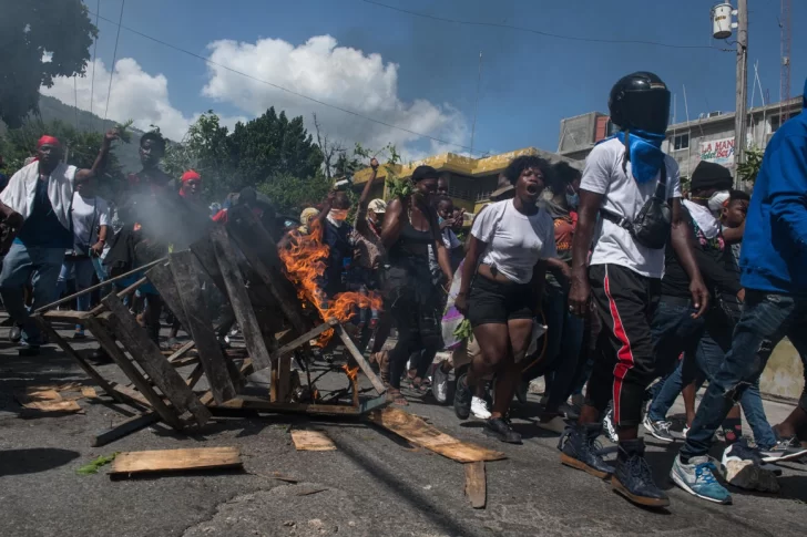 Estados Unidos cierra su embajada en Haití por disparos en su alrededor