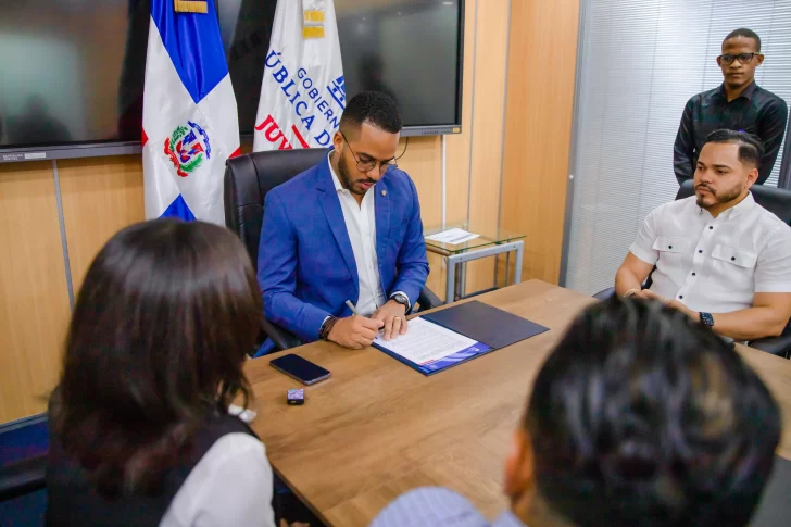 Ministro de la Juventud firma Declaración Institucional de Compromiso Ético