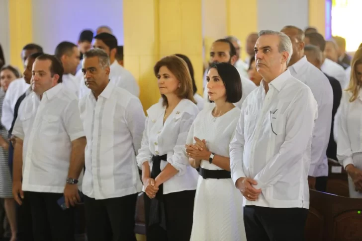 Abinader participa de eucaristía en memoria fallecidos por explosión en San Cristóbal