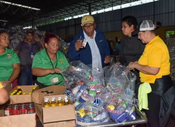 Comedores Económicos suple alimentos crudos y cocidos a damnificados por la tormenta Franklin