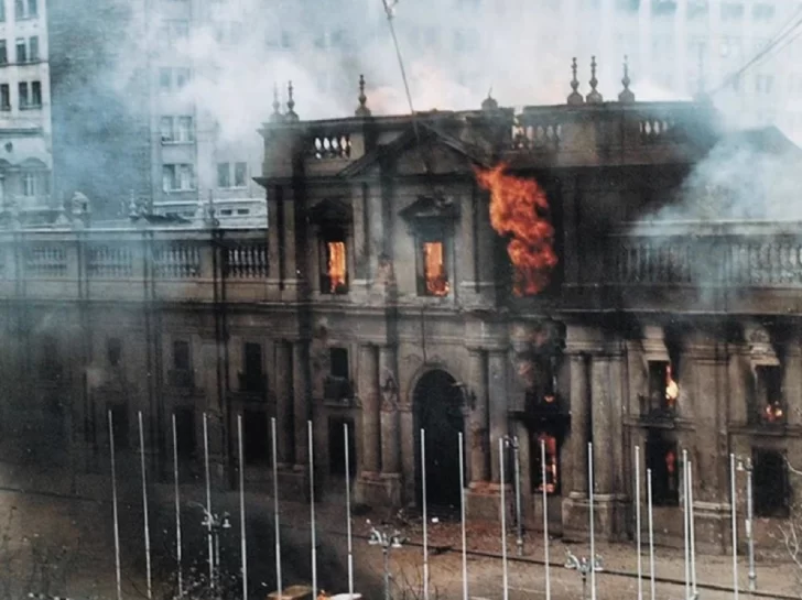 Palacio-de-la-Moneda-bombardedo-el-11-de-septiembre-de-1973-728x545