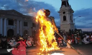 Ritual-magico-religioso-de-la-quema-del-diablo-en-la-Alameda