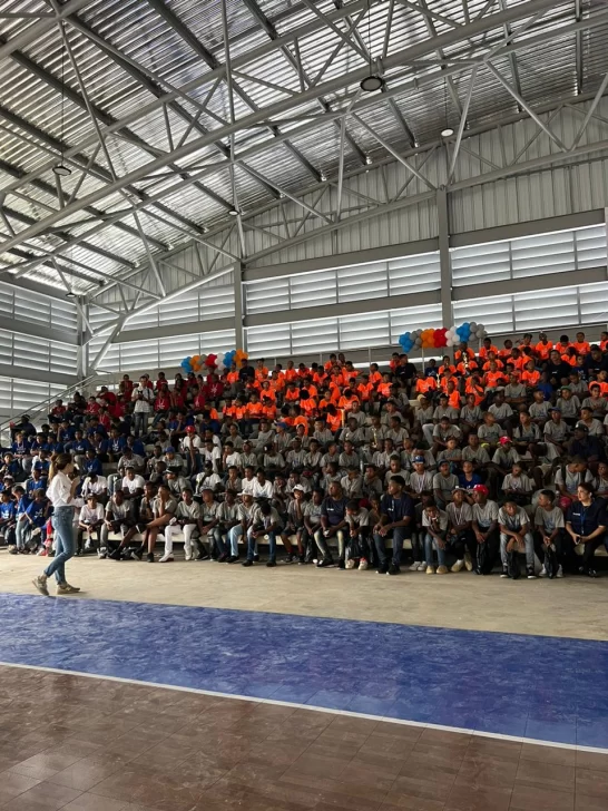 Rocio-Vidal-coordinadora-de-URBE-durante-la-actividad-de-cierre-del-campamento-546x728