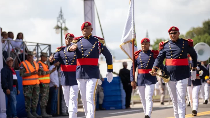 Abinader encabezó desfile por 160 años Restauración