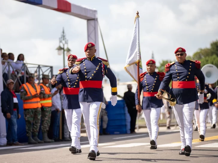 Abinader encabezó desfile por 160 años Restauración