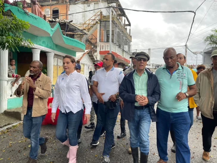 Alcalde Manuel Jiménez recorre barrios y coordina prevención ante paso de tormenta Franklin