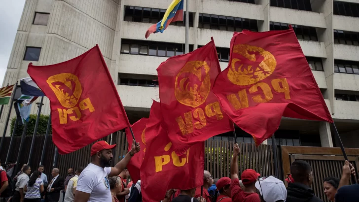 Comunistas de México irrumpen en Embajada de Venezuela