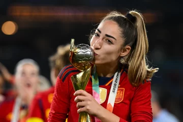 Autora del gol que coronó a España se entera de la muerte de su padre