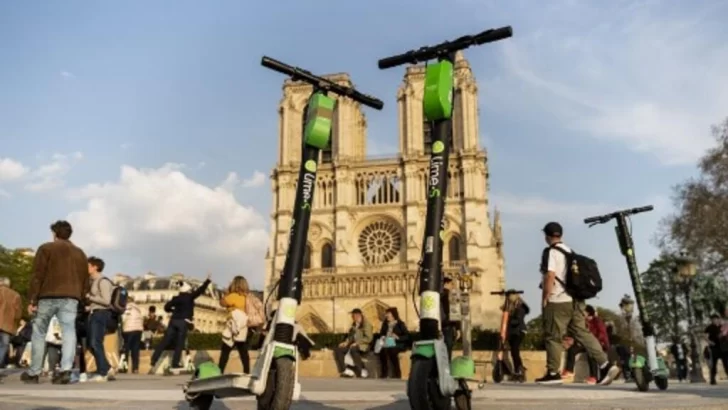 París amanece sin patinetes eléctricos de alquiler