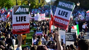 Irán: A un año de la muerte de Mahsa Amini, la diáspora sigue movilizada a pesar de sus diferencias