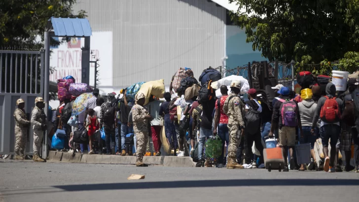Autoridades detienen a 117 haitianos indocumentados
