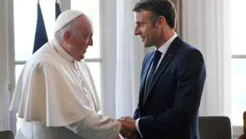 Macron sobre el reclamo del Papa: ‘No podemos acoger toda la miseria del mundo’