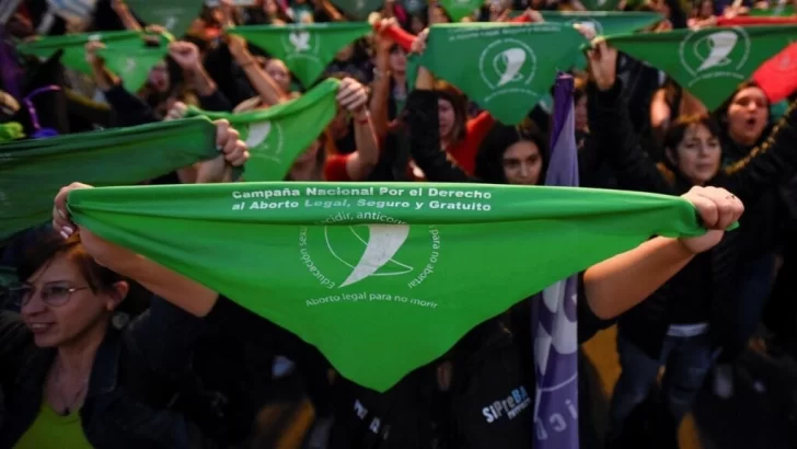 Argentina: Marcha por el derecho al aborto, amenazado por el favorito a la presidencia Milei