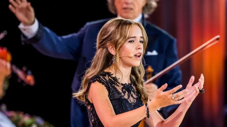 La joven holandesa de 15 años que sufre una rara enfermedad y cuyo conmovedor video cantando con el maestro André Rieu se hizo viral